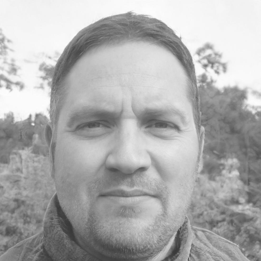 Senior instructor demonstrating financial analysis techniques